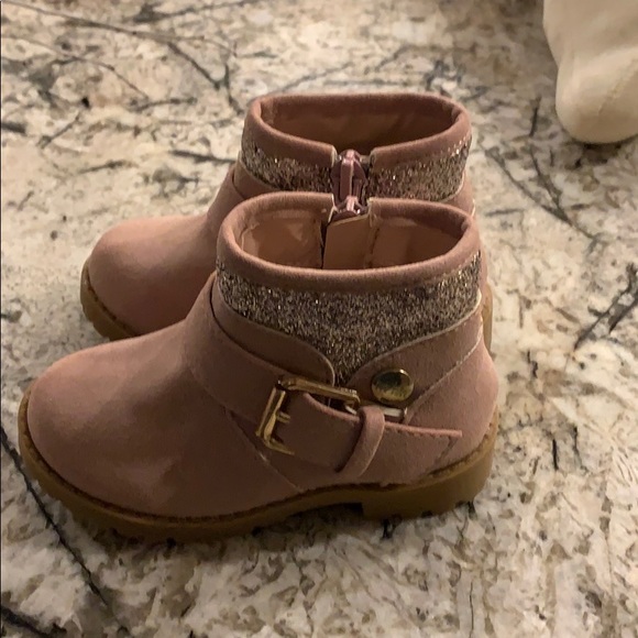 Girls boots. - Picture 2 of 2